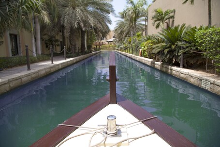 Shangri La Hotel Apartments Qaryat Al Beri - Image 17