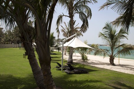 Shangri La Hotel Apartments Qaryat Al Beri - Image 37