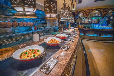 Shangri La Hotel Apartments Qaryat Al Beri - Image 22
