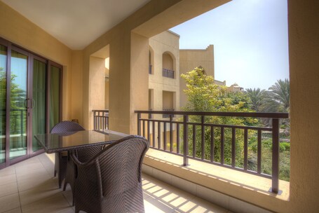 Shangri La Hotel Apartments Qaryat Al Beri - Image 35