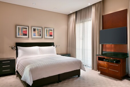 Shangri La Hotel Apartments Qaryat Al Beri - Image 30