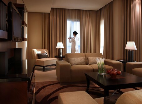 Shangri La Hotel Apartments Qaryat Al Beri - Image 20