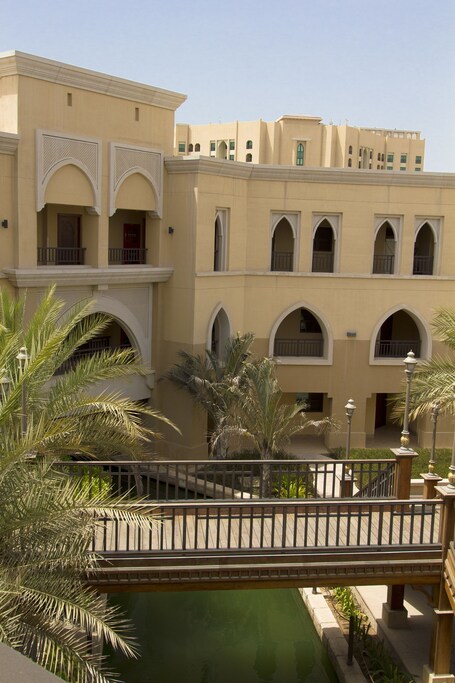 Shangri La Hotel Apartments Qaryat Al Beri - Image 34
