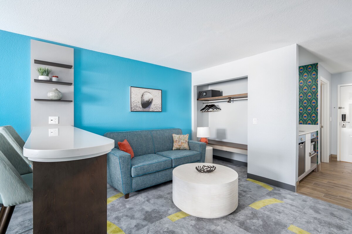 Captain Hirams Resort pool view