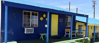 9 Palms Inn