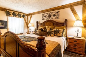 套房, 1 张特大床 | 高档床上 用品、特色装修、特色家居、办公桌