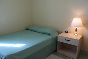 2 bedrooms, desk, laptop workspace, free WiFi