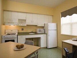 Apartamento, 2 habitaciones | Cocina privada | Frigorífico, microondas, horno y placa de cocina