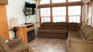 Cottage, 1 Bedroom | Living room | Flat-screen TV