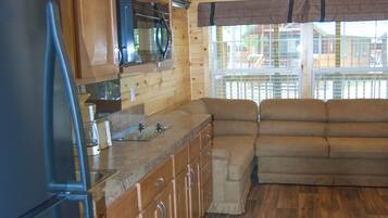 Cottage, 2 Bedrooms | Private kitchen | Fridge, microwave, coffee/tea maker