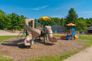Children’s play area – outdoor