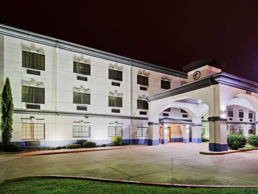 A Best Western hotel with a modern facade, multiple windows, and a well-lit entrance.