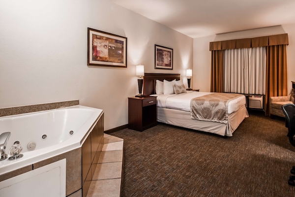 Egyptian cotton sheets, premium bedding, in-room safe, desk