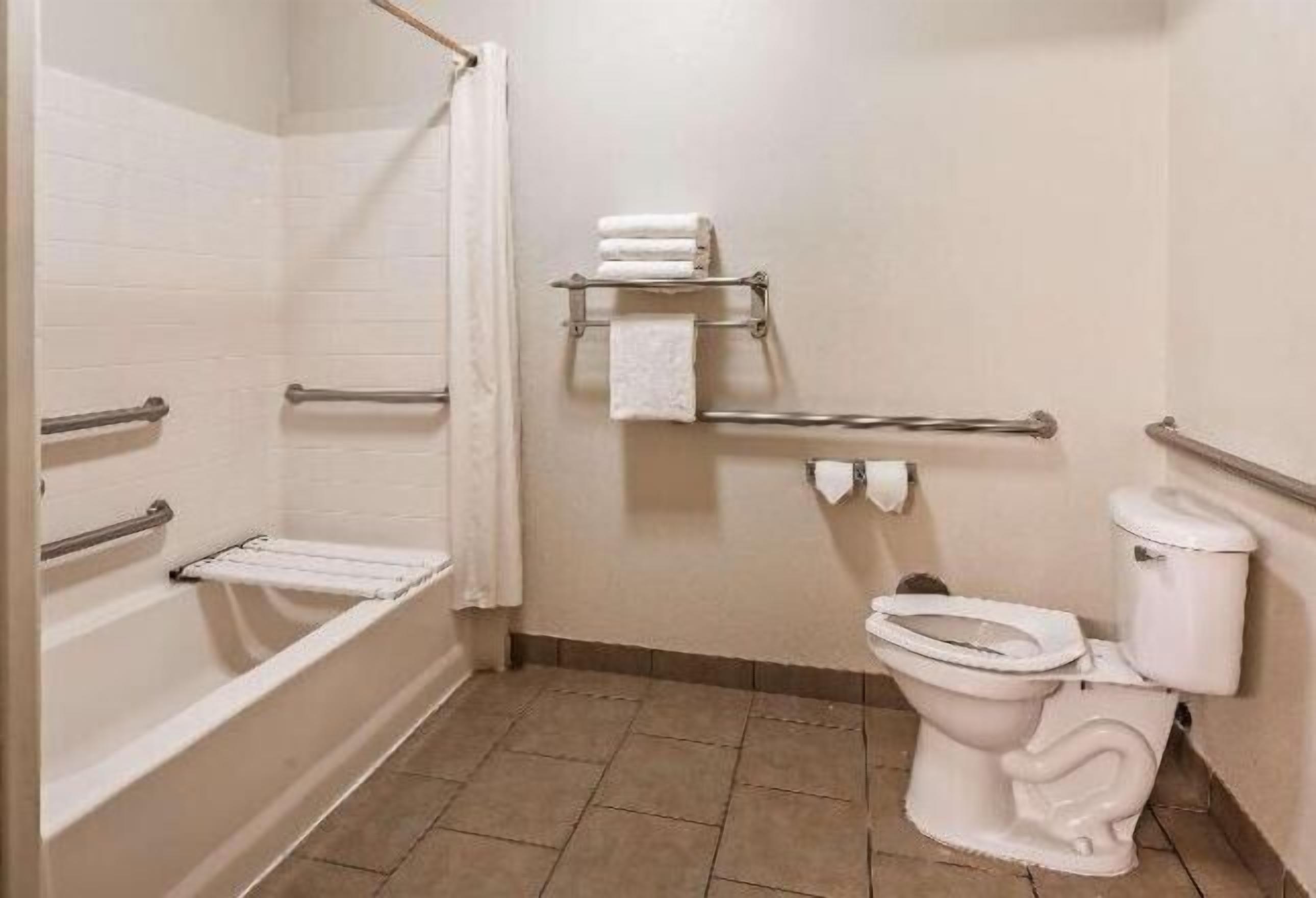 Salle de bain | Articles de toilette gratuits, sèche-cheveux, serviettes fournies, savon