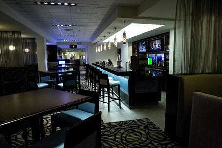 The Grand Winnipeg Airport Hotel by Lakeview - Image 32