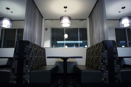 The Grand Winnipeg Airport Hotel by Lakeview - Image 18
