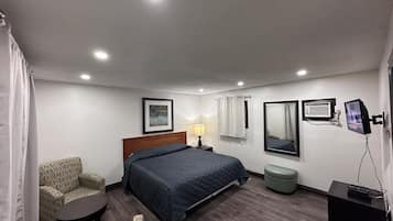 Escritorio, wifi gratis y ropa de cama