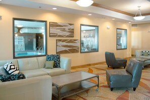 Lobby - Grand Forks Lodge and Suites (Grand Forks)