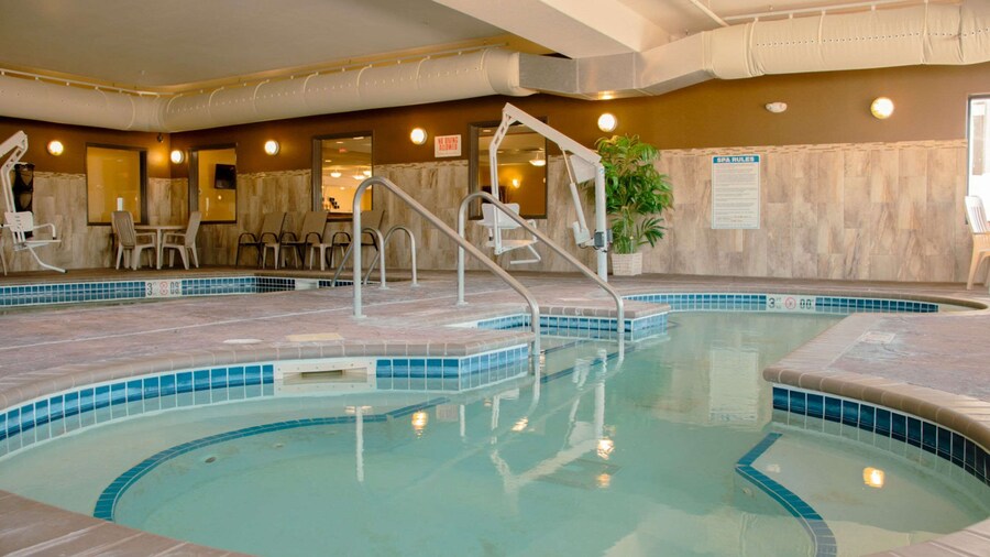 Grand Forks Lodge and Suites
