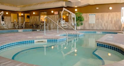 Grand Forks Lodge and Suites