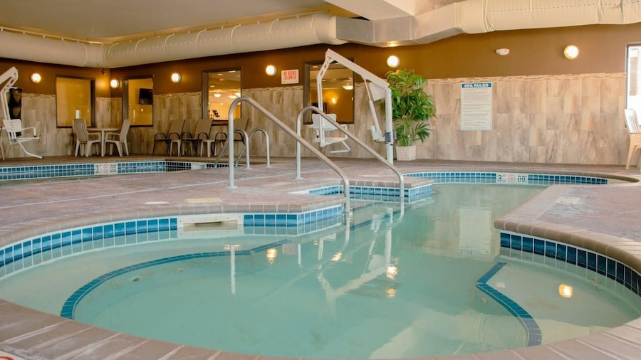 Grand Forks Lodge and Suites