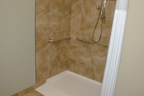 Room, 1 King Bed, Accessible, Non Smoking | Bathroom | Combined shower/tub, free toiletries, hair dryer, towels