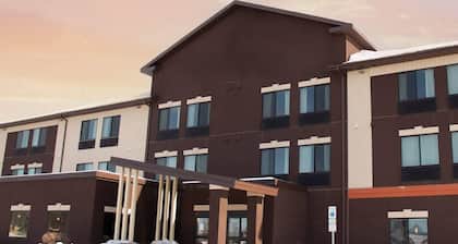Grand Forks Lodge and Suites