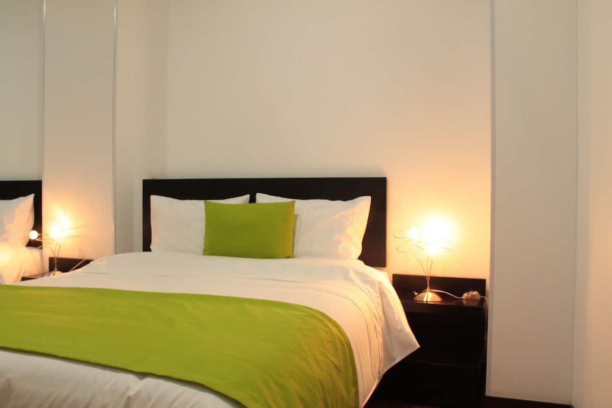 Tek Büyük Yataklı Oda | Odada kasa, ses yalıtımı, ücretsiz beşik/çocuk yatağı