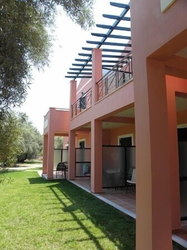 Garden - Ionian Breeze Studios (Lefkada)