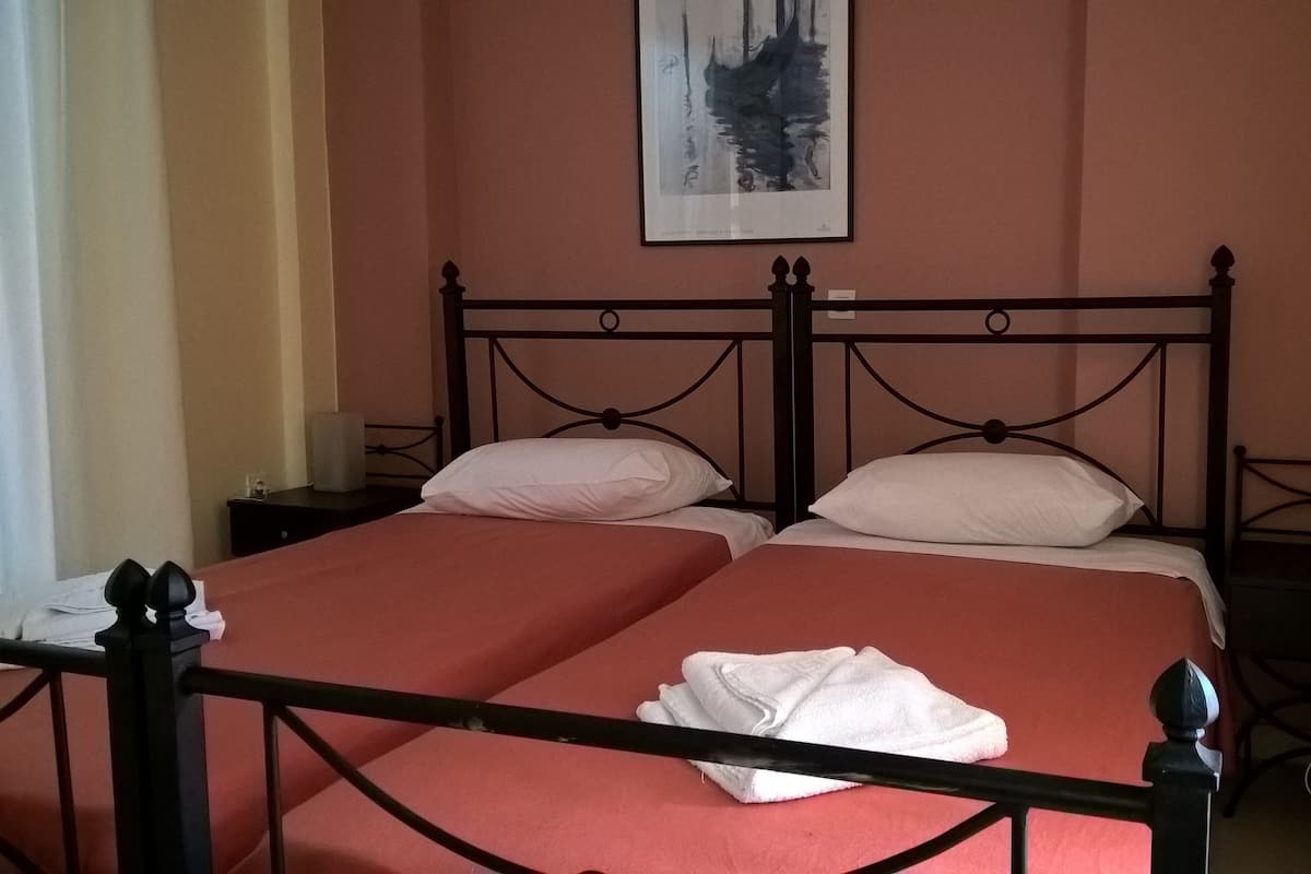 Studio | 1 bedroom, desk, WiFi (free), individually furnished