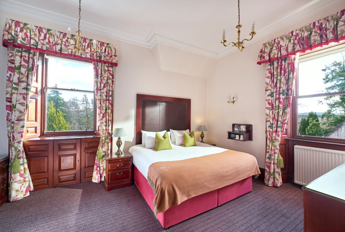 standard double room | in-room safe, desk, iron/ironing board, free wifi