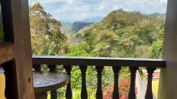 Chambre Double Confort, vue montagne, cÎté jardin | Draps en coton égyptien, literie de qualité supérieure