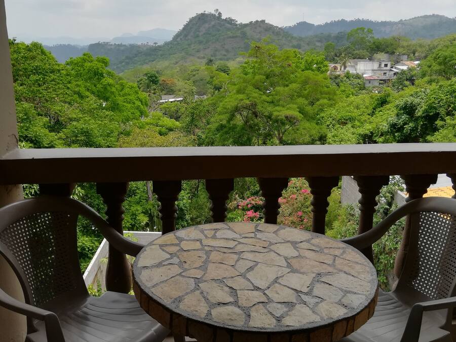 Chambre Double Confort, vue montagne, côté jardin | Balcon