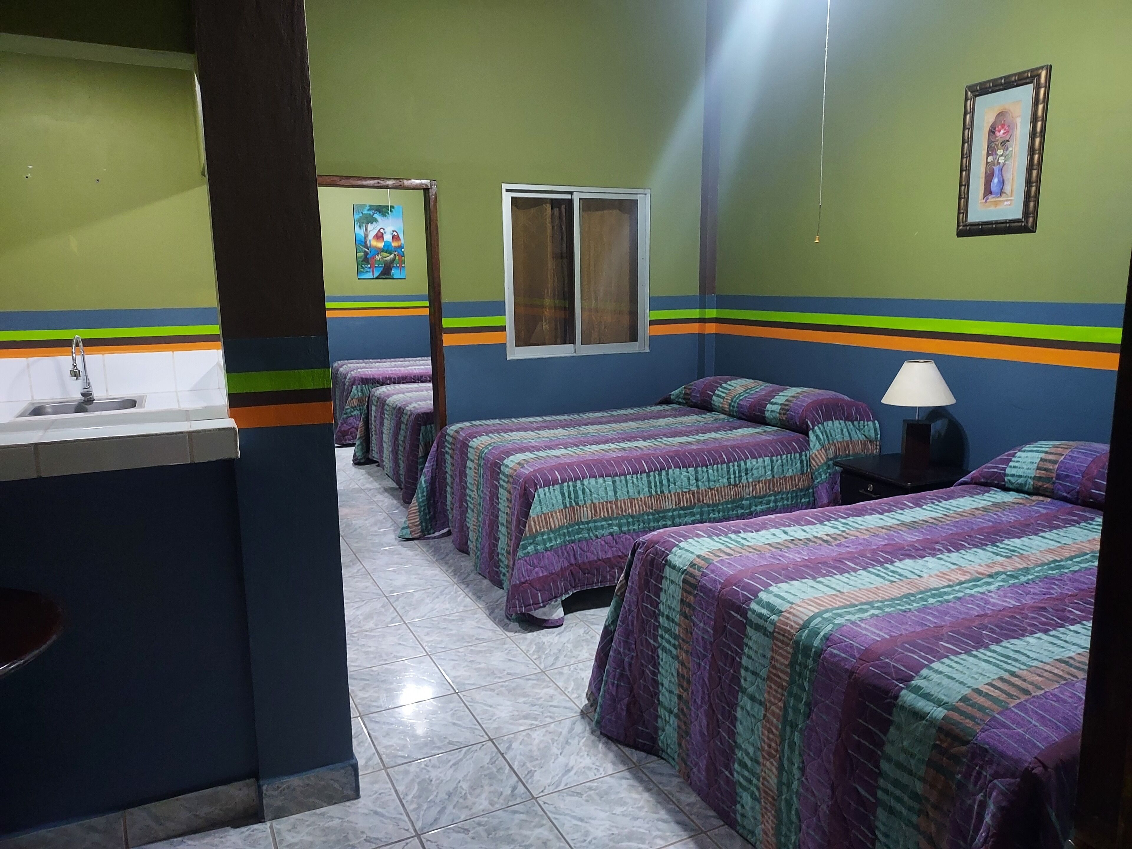 家庭客房, 2 間臥室, 相連客房 | 埃及棉床單、高級寢具、羽絨被、Tempur-Pedic 床墊