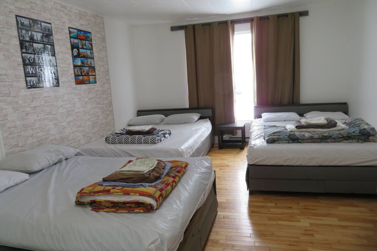 Room, 2 Queen Beds and 1 Double Bed (New York)