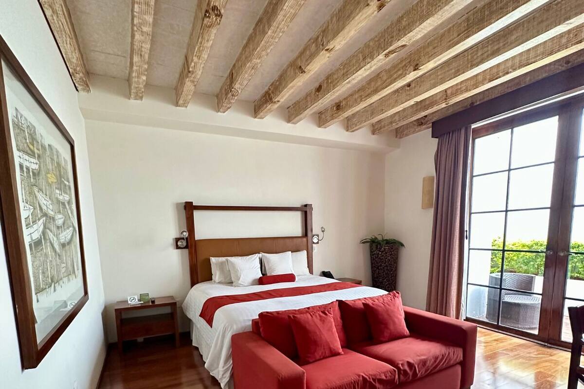 Habitación Mater Suite | Egyptian cotton sheets, premium bedding, down duvets, memory-foam beds