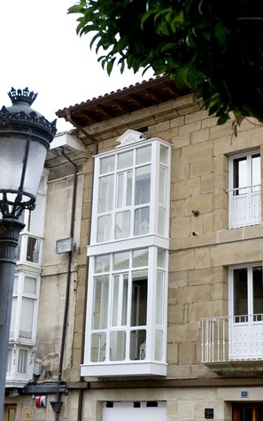 Front of property - Los Zapatos Morados (Haro)