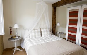 Room - Los Zapatos Morados (Haro)