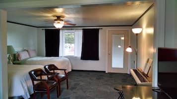 Junior Suite, Refrigerator & Microwave, Garden View | Desk, iron/ironing board, free WiFi, bed sheets