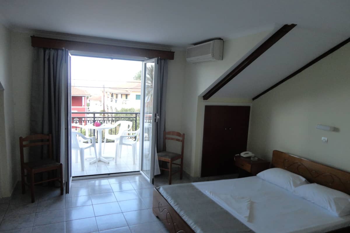 Basic Triple Room, 1 Bedroom, Balcony, Sea View | Egyptian cotton sheets, soundproofing, rollaway beds, bed sheets