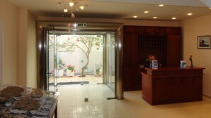 Interior entrance - Montes Studios and Apartments (Zakynthos)