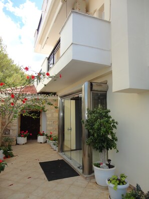 Exterior - Montes Studios and Apartments (Zakynthos)