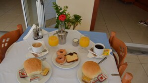 Breakfast area - Montes Studios and Apartments (Zakynthos)