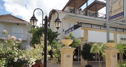 Montes Studios and Apartments