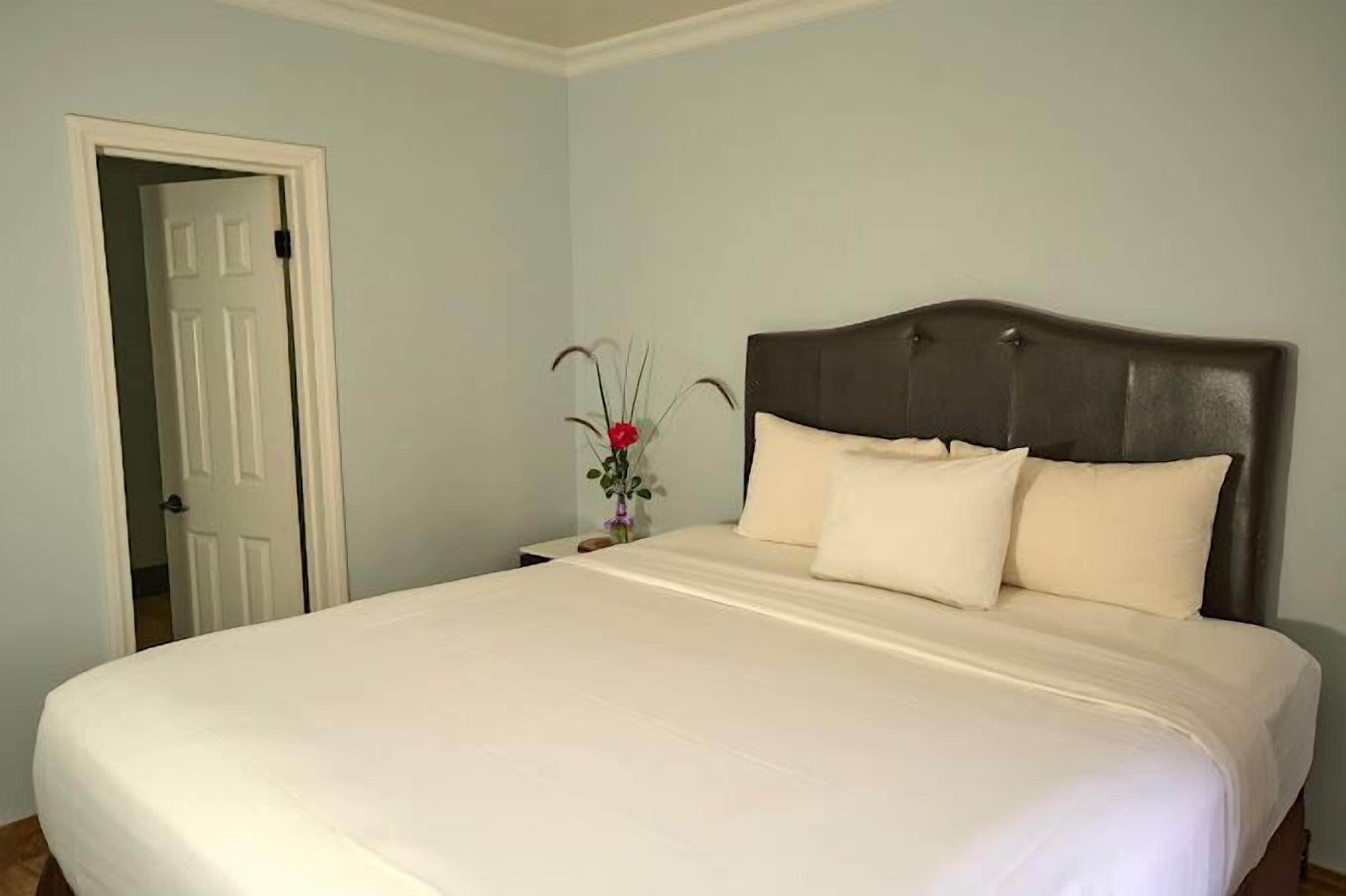 1 habitación, ropa de cama de alta calidad, escritorio y insonorización 