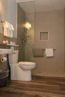 Ducha y bañera combinadas y artículos de higiene personal gratuitos