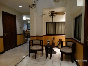 المنشأة من الداخل