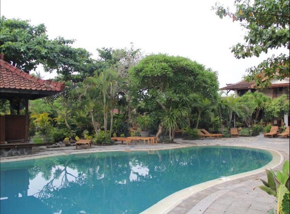 2 outdoor pools, pool umbrellas, pool loungers