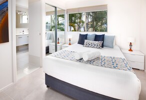 Muebles diferentes, tabla de planchar con plancha y wifi gratis 