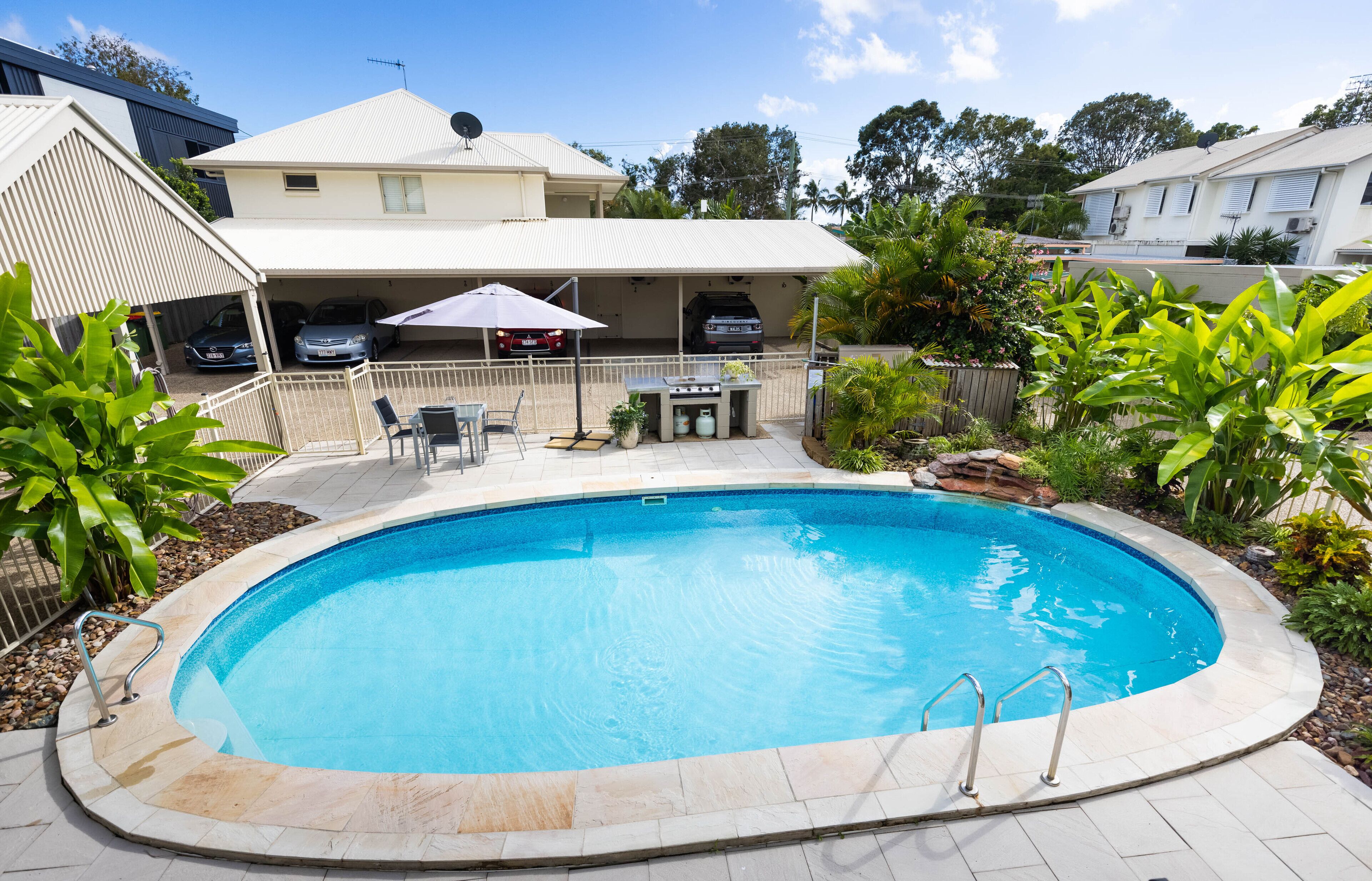 สระว่ายน้ำกลางแจ้ง, สระน้ำอุ่น